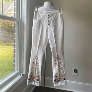 mellssam white Jean with embroidered on the front legs